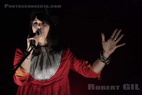 BAT FOR LASHES - 2009-11-04 - PARIS - Olympia - 